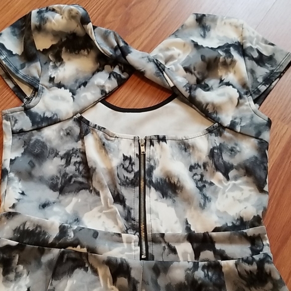 Gray Watercolor Floral Skater Mini Dress - Picture 7 of 8